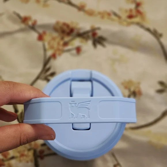 Stanley Traveler Tumbler in Navy and Light Blue - Picture 2 of 4